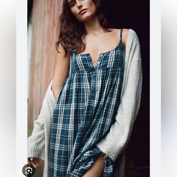 THE GREAT. The Ruffle Tank Pajama Dress in Dark Green Flannel Plaid - Picture 3 of 6